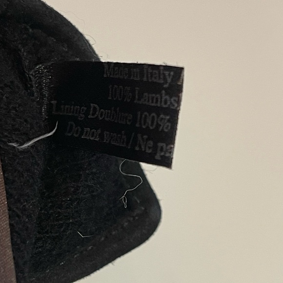 Brand new Holt Renfrew, lambswool and cashmere , black gloves - Picture 4 of 5